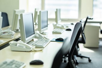 ビジネスフォンのレンタル料金相場と賢い選び方：初期費用を抑えて導入する方法も解説