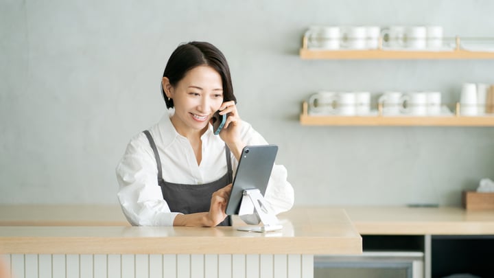 自宅カフェ開業者必見！ひかり電話導入で通信コスト削減と業務効率化を実現する方法